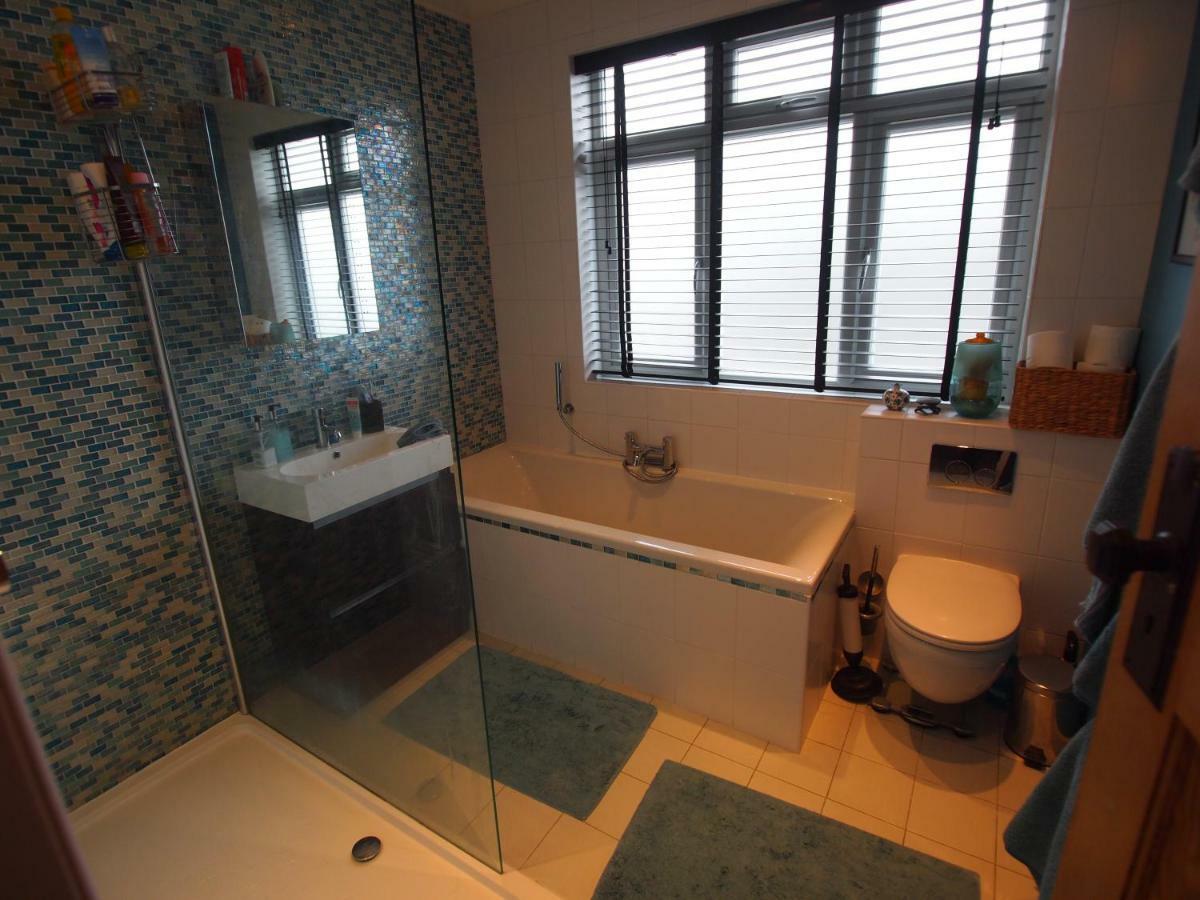 Friendly Home In South London Morden Extérieur photo