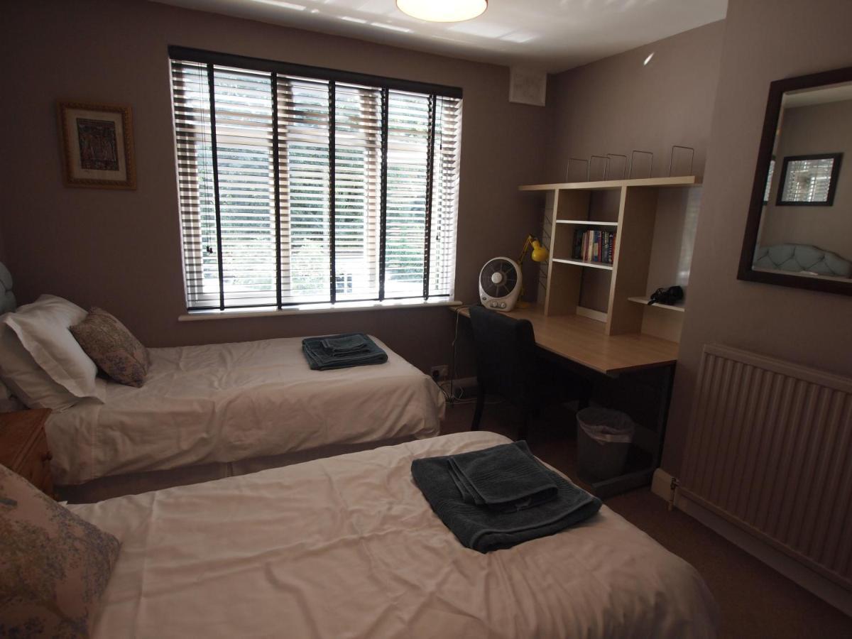 Friendly Home In South London Morden Extérieur photo
